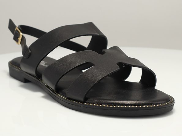 Ravne sandale crne boje sa remenjem